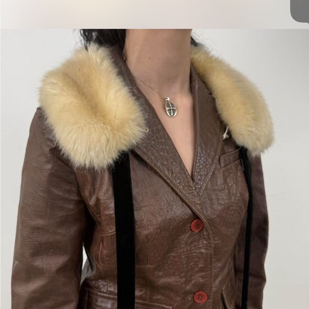 Elegant Cream Faux Fur Collar. Elevates any look effortlessly.